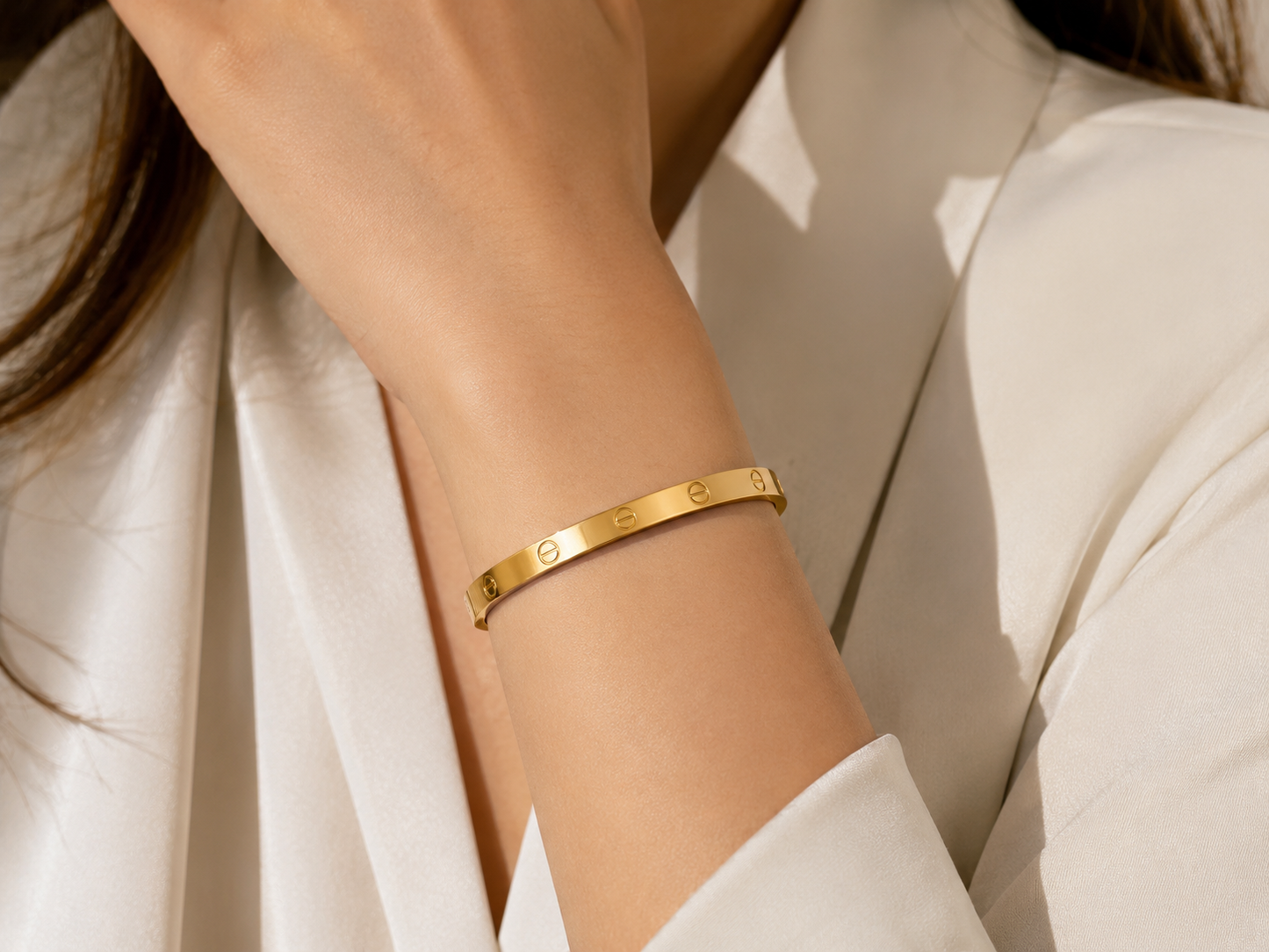 Classic Open Eternal Love Bangle – Gold