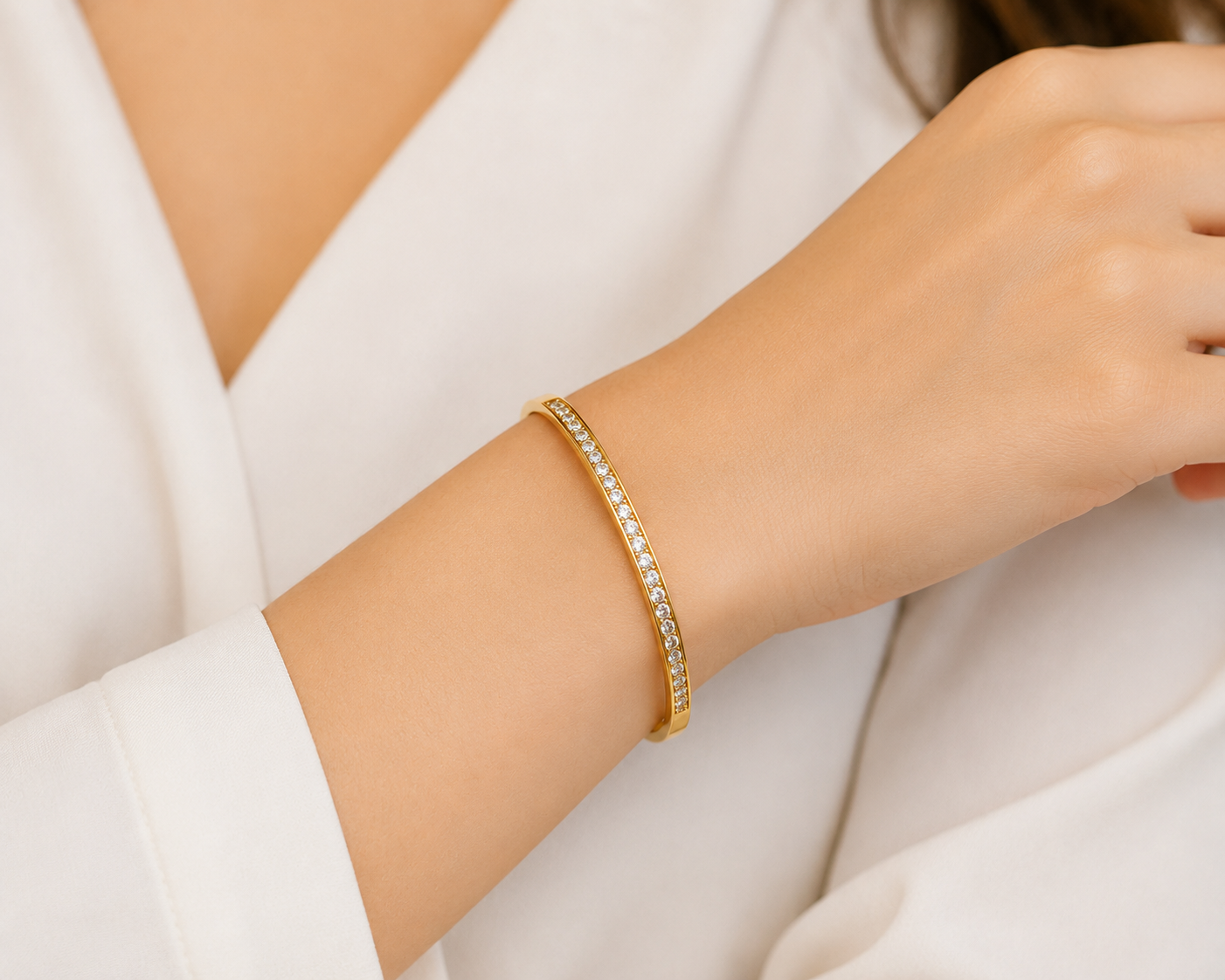 Slim Pavé Bangle – Gold