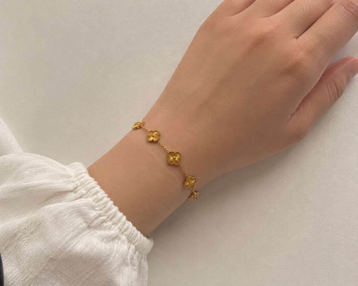 Vintage Clover Bracelet – Gold