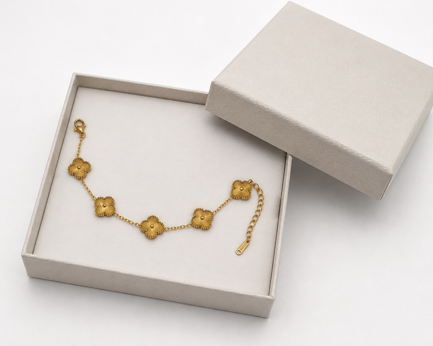 Vintage Clover Bracelet – Gold